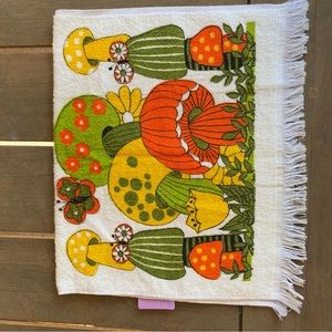 vintage mushroom towels never been used!! perfect for bathroom or kitchen decor